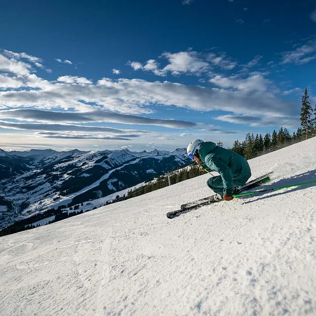 Skifahrer im Skizirkus Saalbach Hinterglemm